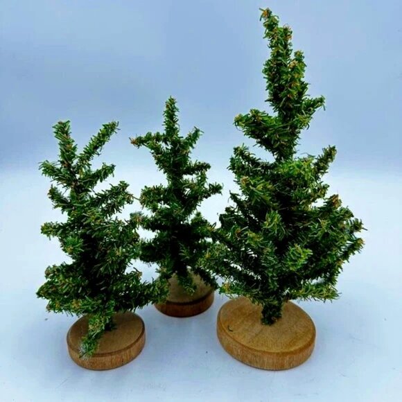 DEPARTMENT 56 - Village Evergreen Trees - Bottle Brush Pine Snow Village - VTG - Picture 1 of 12